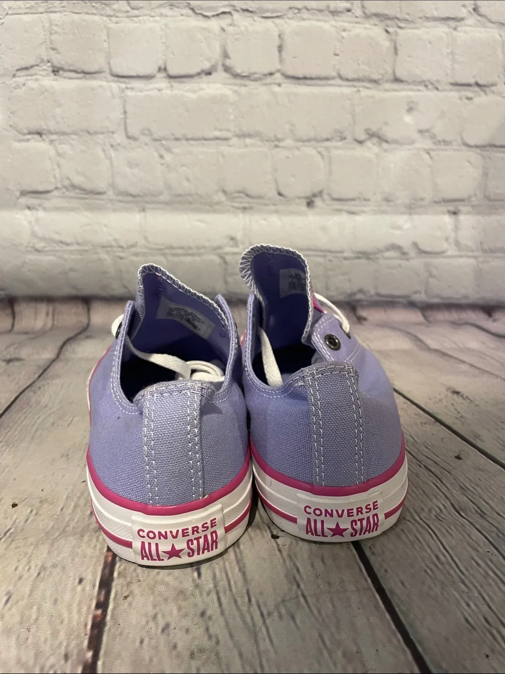 Converse Lavender Canvas Low Top Sneakers with Pink Accents  • Sz 4